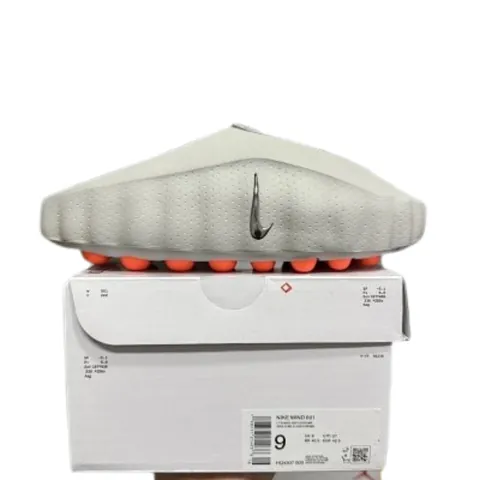 Nike Mind 001