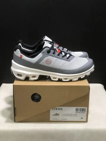 On Running Clouds Sneakers