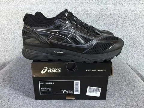Asics Sneakers
