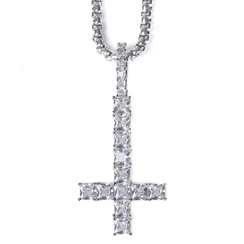 LUXTA Reverse Crossf Necklace