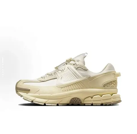 Nike AIR zoom vomero5 Roam Shoes