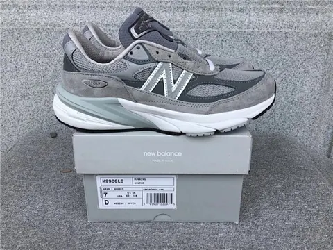 New Balance 990 Sneakers