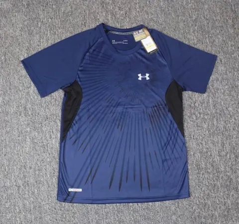 Under Armour T-shirt