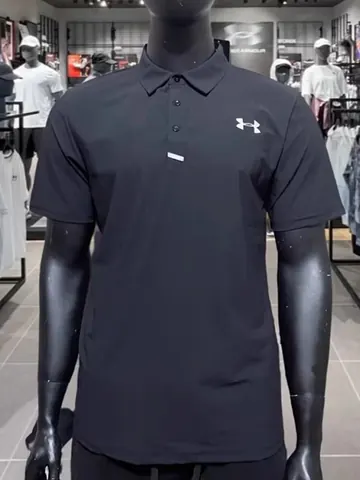 Under Armour T-shirt