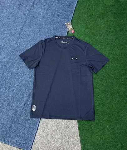 Under Armour T-shirt